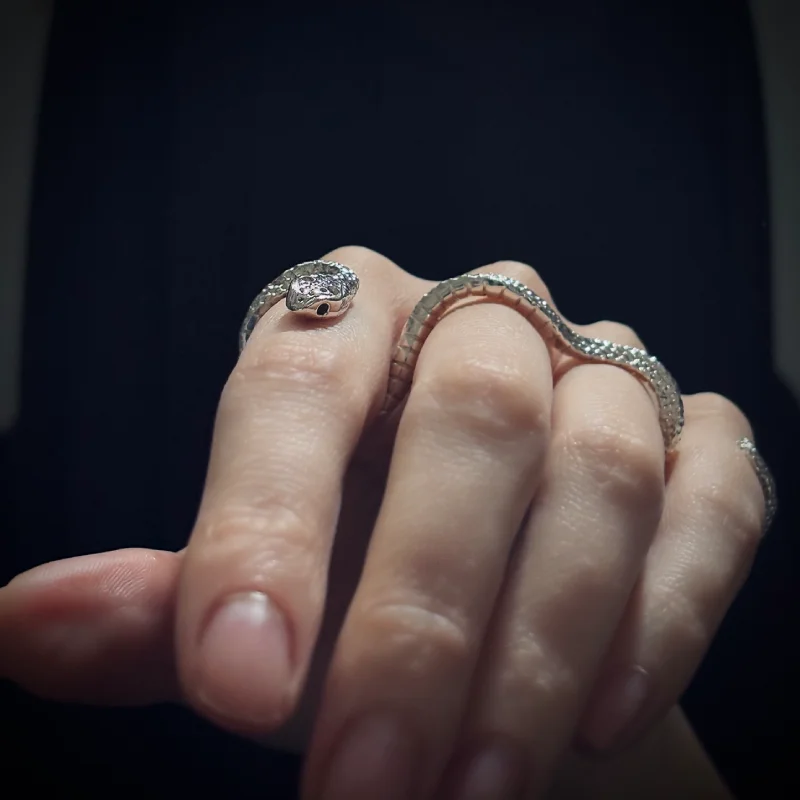 Anillo Sierpe Carlae